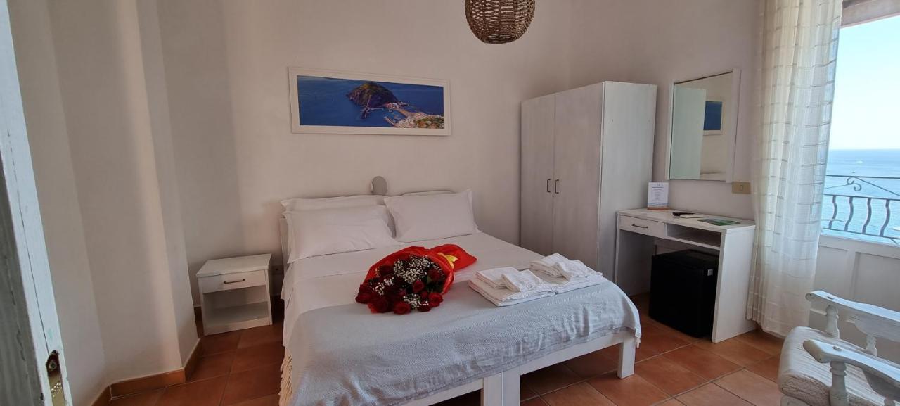 Villa Bina Sea Hotel Sant'Angelo  Экстерьер фото